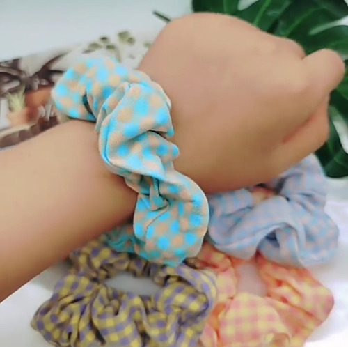 Kit 6x Scrunchies Frufru Xuxinha Elástico De Cabelo Xadrez Cor:Sortidas