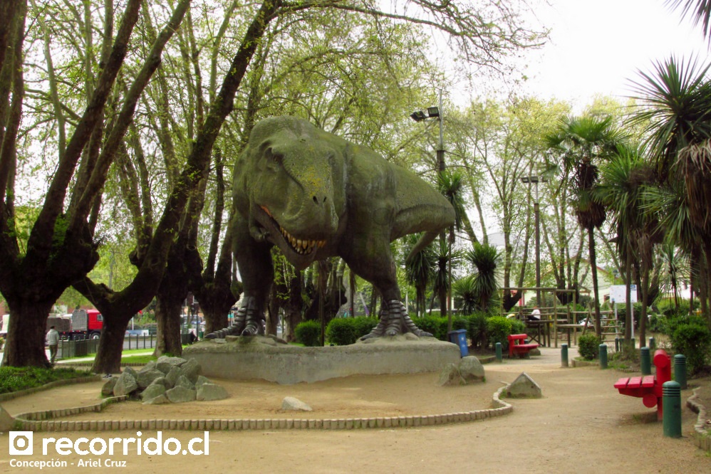 Tiranosaurio Rex en Plaza Acevedo (Concepción)