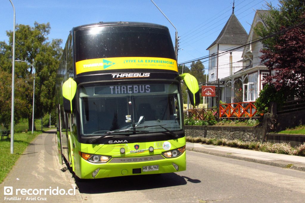 Bus de la empresa Thaebus en Frutillar