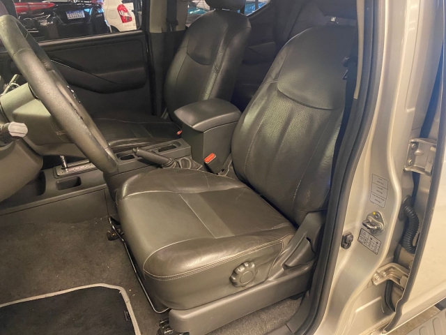 Nissan Frontier 2.5 LE 4x4 (Auto) - foto 14