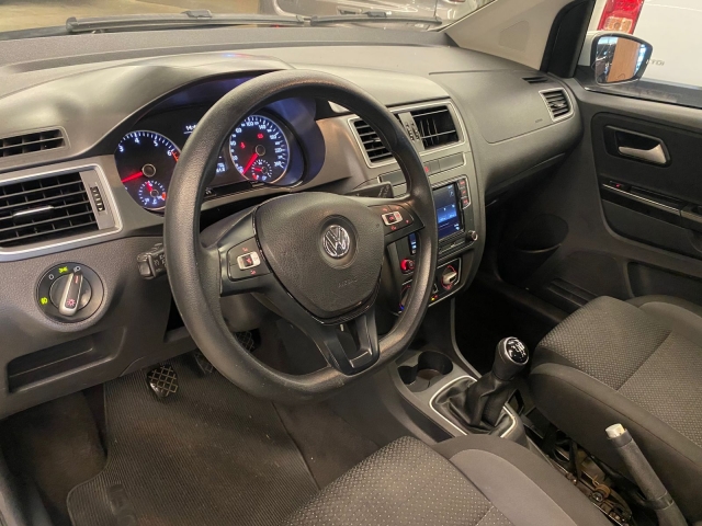Volkswagen Fox 1.6 MSI Connect (Flex) - foto 6