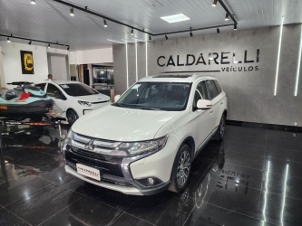 Outlander 2.2 DI-D Top 4WD