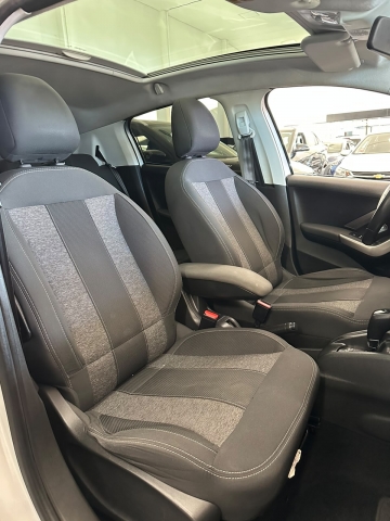 Peugeot 208 1.6 Griffe (aut) - foto 12