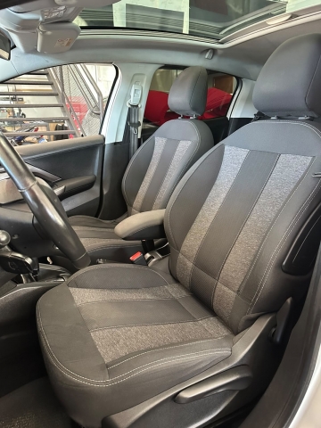 Peugeot 208 1.6 Griffe (aut) - foto 8
