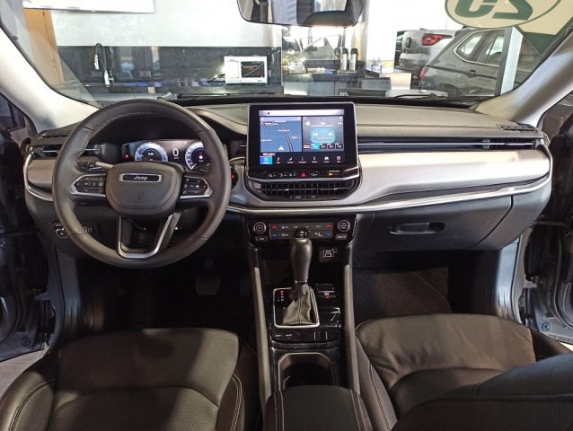 Jeep Compass 1.3 T270 Longitude (aut) - foto 10