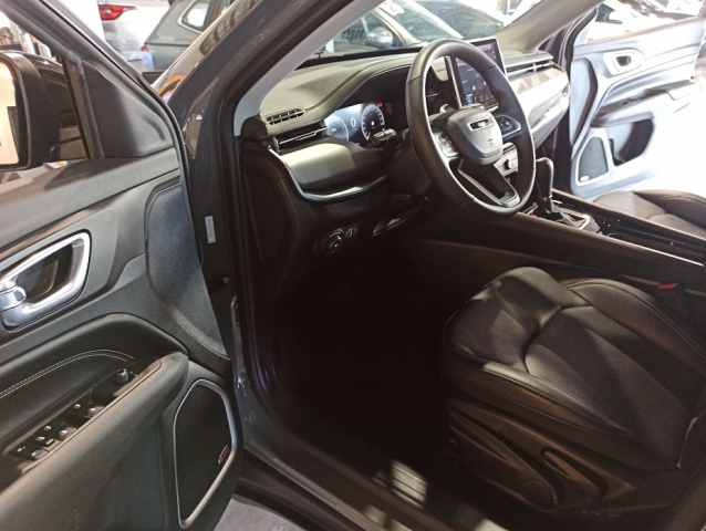 Jeep Compass 1.3 T270 Longitude (aut) - foto 11