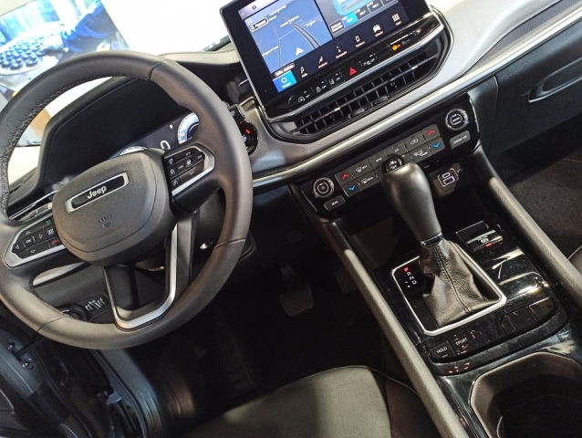 Jeep Compass 1.3 T270 Longitude (aut) - foto 12