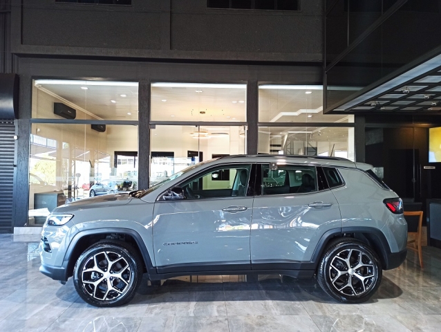 Jeep Compass 1.3 T270 Longitude (aut) - foto 4