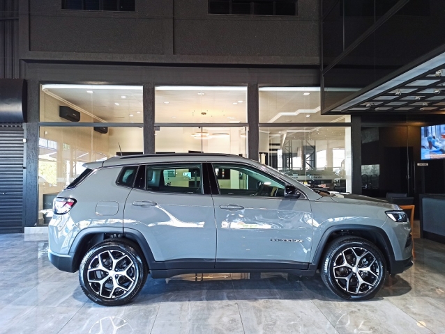 Jeep Compass 1.3 T270 Longitude (aut) - foto 8