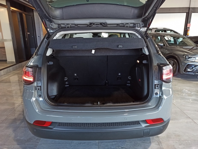 Jeep Compass 1.3 T270 Longitude (aut) - foto 9
