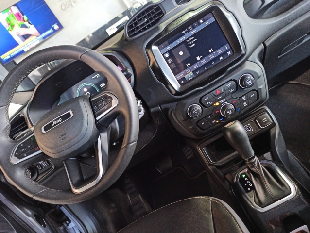 Jeep Renegade 1.3 T270 Longitude - foto 12