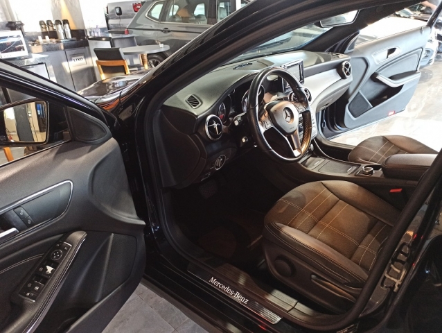 Mercedes-Benz Classe GLA GLA 200 Advance - foto 11