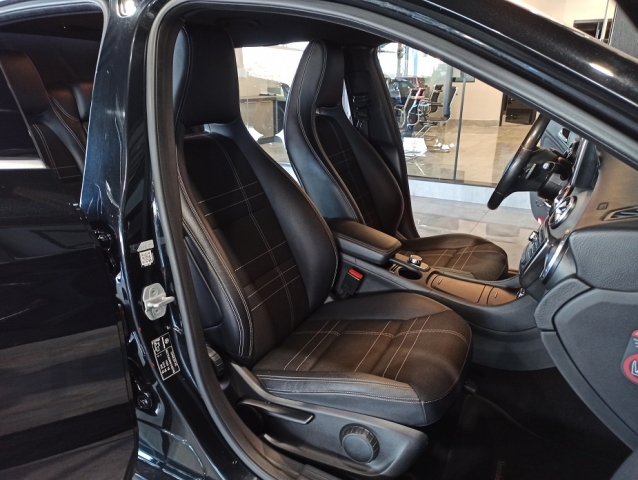 Mercedes-Benz Classe GLA GLA 200 Advance - foto 14