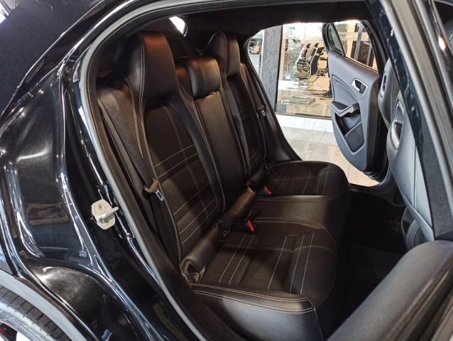 Mercedes-Benz Classe GLA GLA 200 Advance - foto 15
