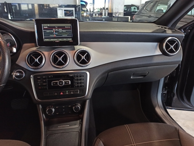 Mercedes-Benz Classe GLA GLA 200 Advance - foto 17