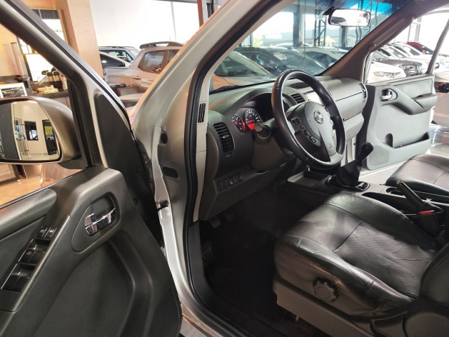 Nissan Frontier 2.5 SV Attack 4x4 - foto 10