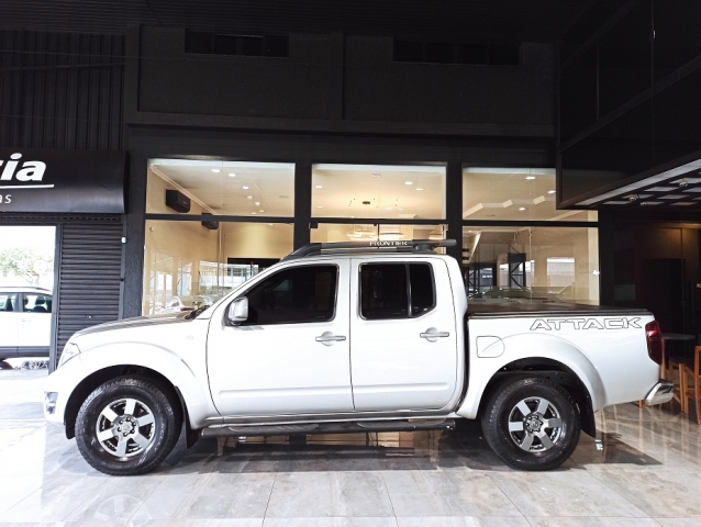 Nissan Frontier 2.5 SV Attack 4x4 - foto 4