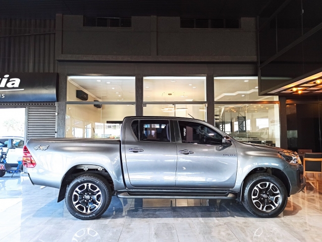 Toyota Hilux Hilux 2.8 TDI CD SRX 4x4 (Aut) - foto 8