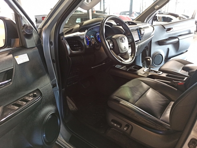 Toyota Hilux 2.8 TDI Srv Cd Auto 4X4 - foto 11