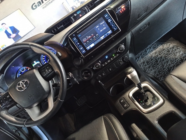 Toyota Hilux 2.8 TDI Srv Cd Auto 4X4 - foto 12