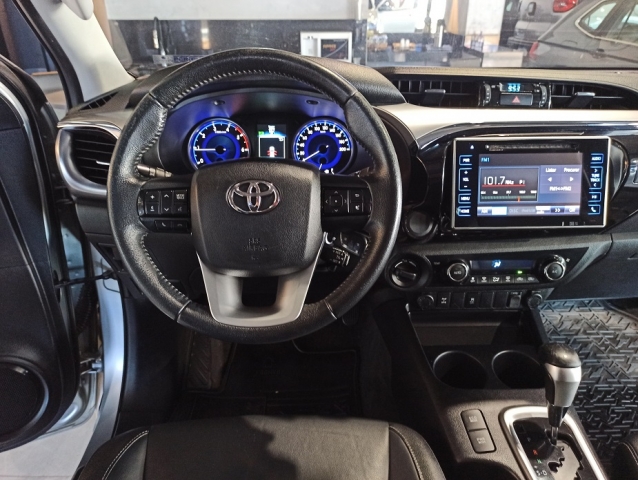 Toyota Hilux 2.8 TDI Srv Cd Auto 4X4 - foto 16