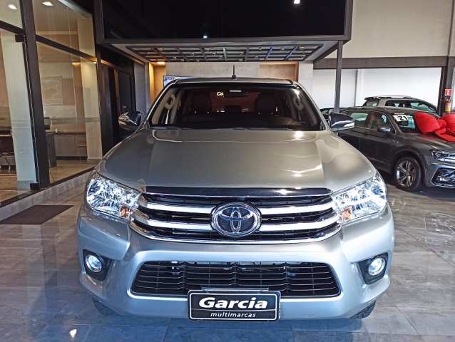 Toyota Hilux 2.8 TDI Srv Cd Auto 4X4 - foto 2