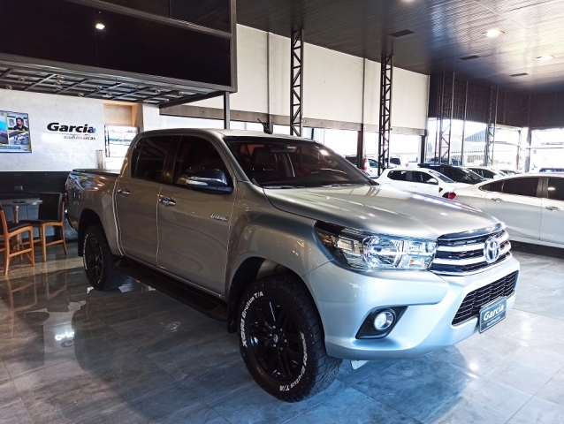Toyota Hilux 2.8 TDI Srv Cd Auto 4X4 - foto 3