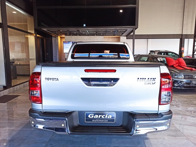 Toyota Hilux 2.8 TDI Srv Cd Auto 4X4 - foto 6