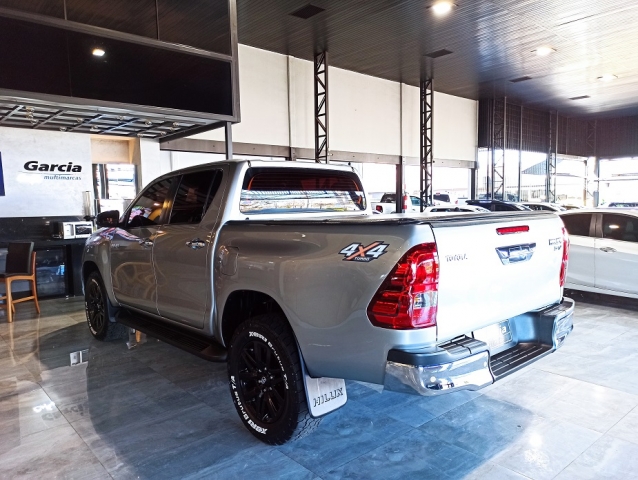 Toyota Hilux 2.8 TDI Srv Cd Auto 4X4 - foto 7