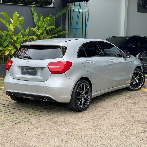 Mercedes-Benz Classe A 200 Urban 1.6 DCT Turbo - foto 9