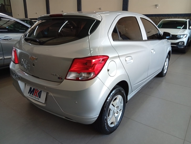 Chevrolet Onix Hatch LT 1.0 8V Flexpower 5P Mec. - foto 8