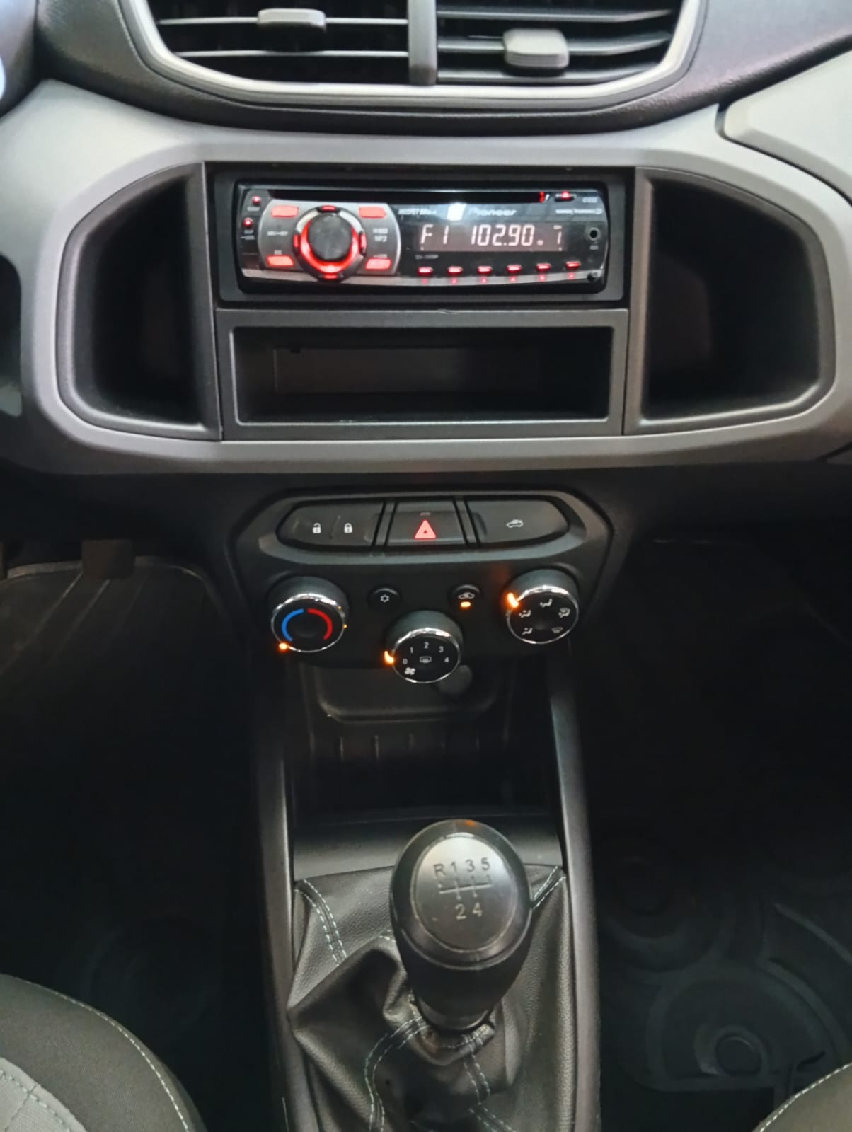 Chevrolet Onix Hatch LT 1.0 8V Flexpower 5P Mec. - foto 15