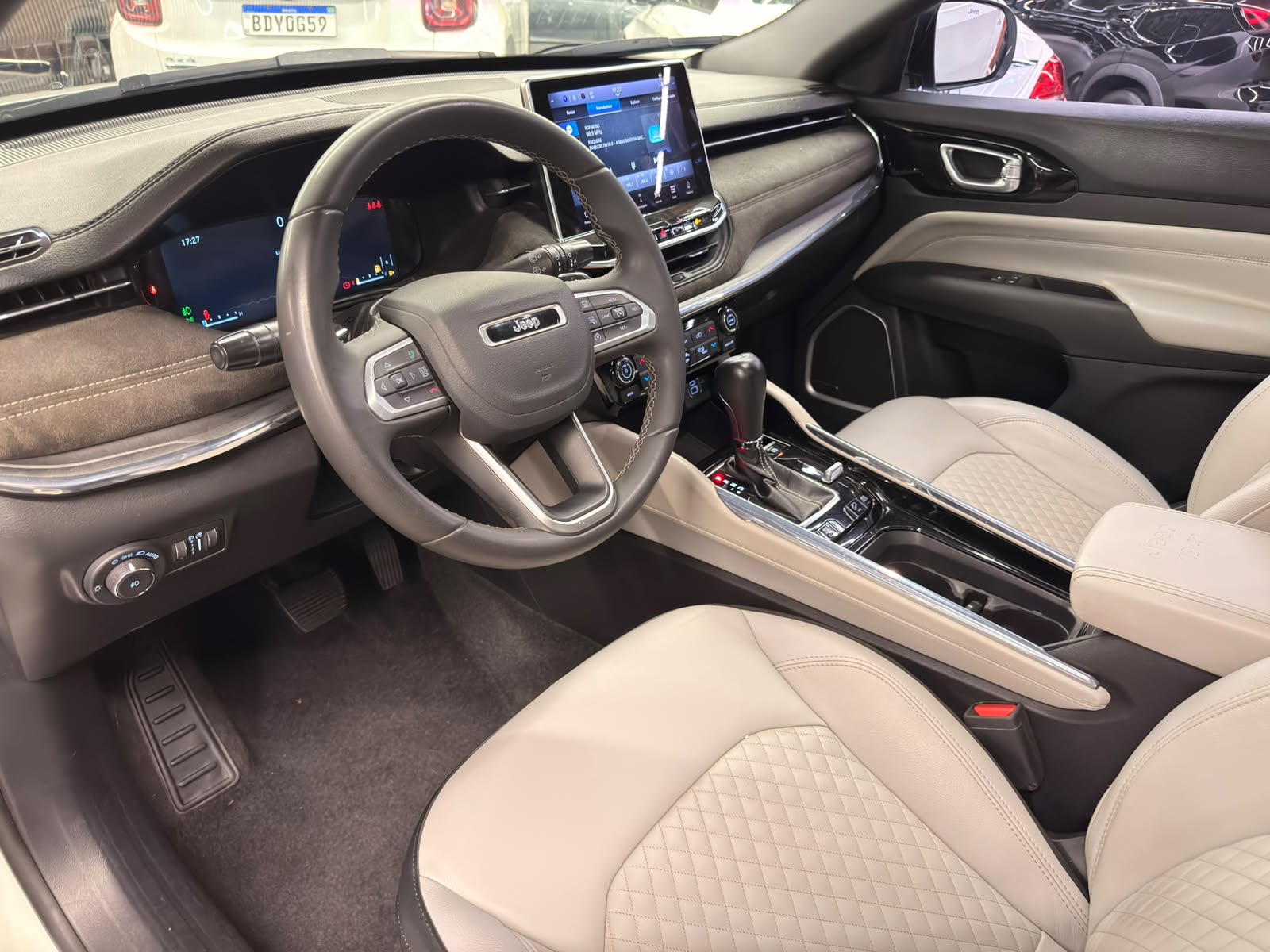 Jeep Commander 2.0 TD380 Overland 4WD - foto 15