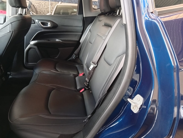 Jeep Compass 1.3 T270 Longitude - foto 12