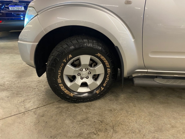 Nissan Frontier 2.5 LE 4x4 (Auto) - foto 10