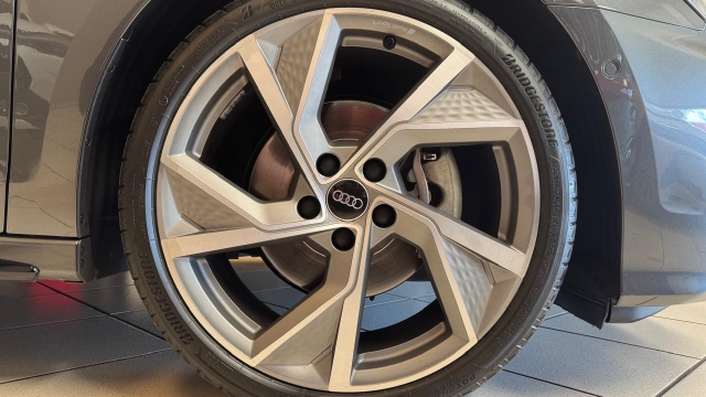 Audi A3 2.0 Hybrid Perform Black S Tronic - foto 11