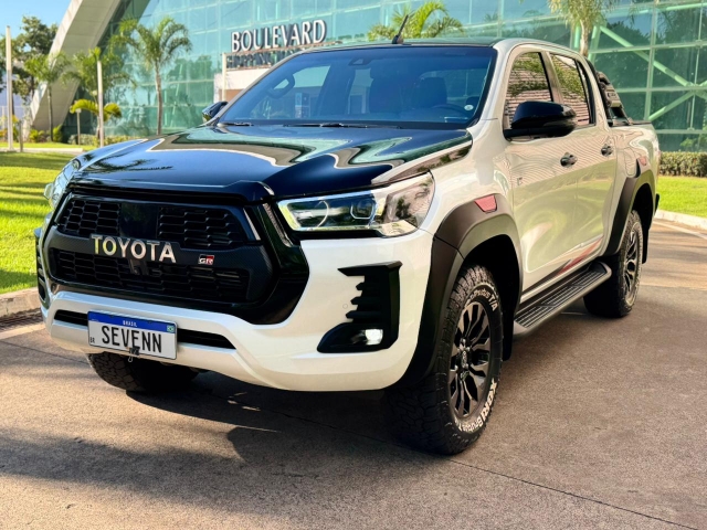 Toyota Hilux Cd 2.8 TDI Gr S 4wd (aut) - foto 2