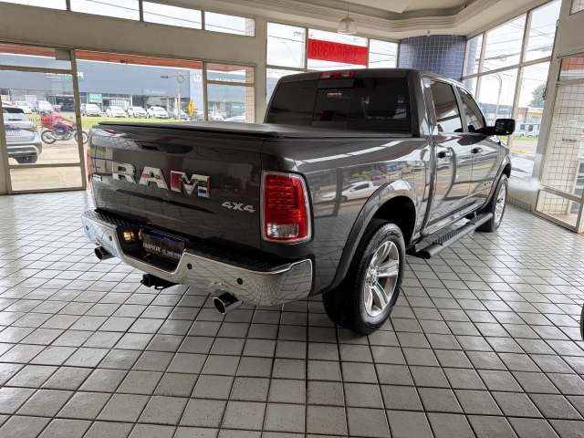 Ram Classic 5.7 V8 Laramie 4wd - foto 12