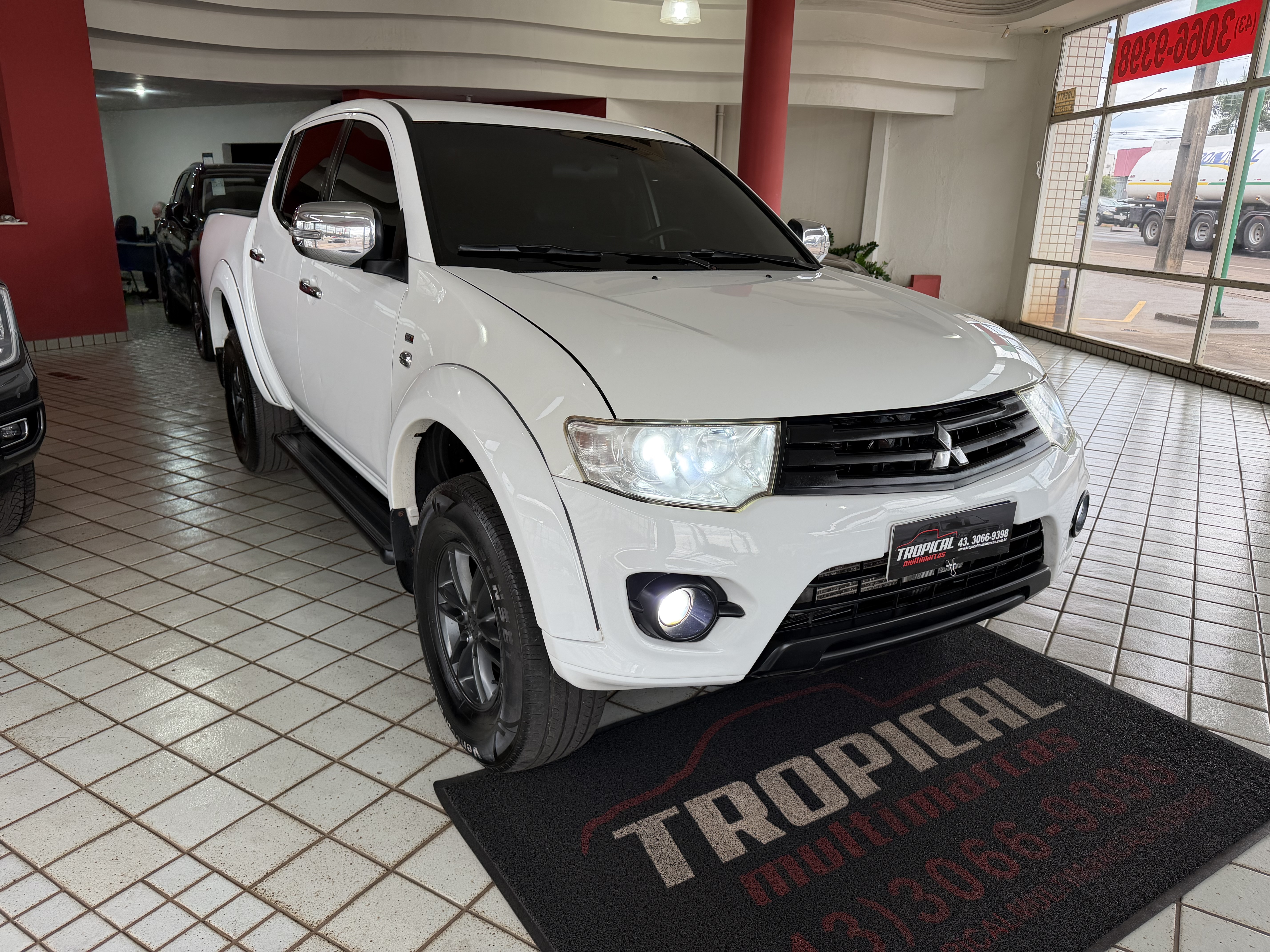 Mitsubishi L200 Triton 3.2 Did H Hpe 4wd (aut) - foto 3