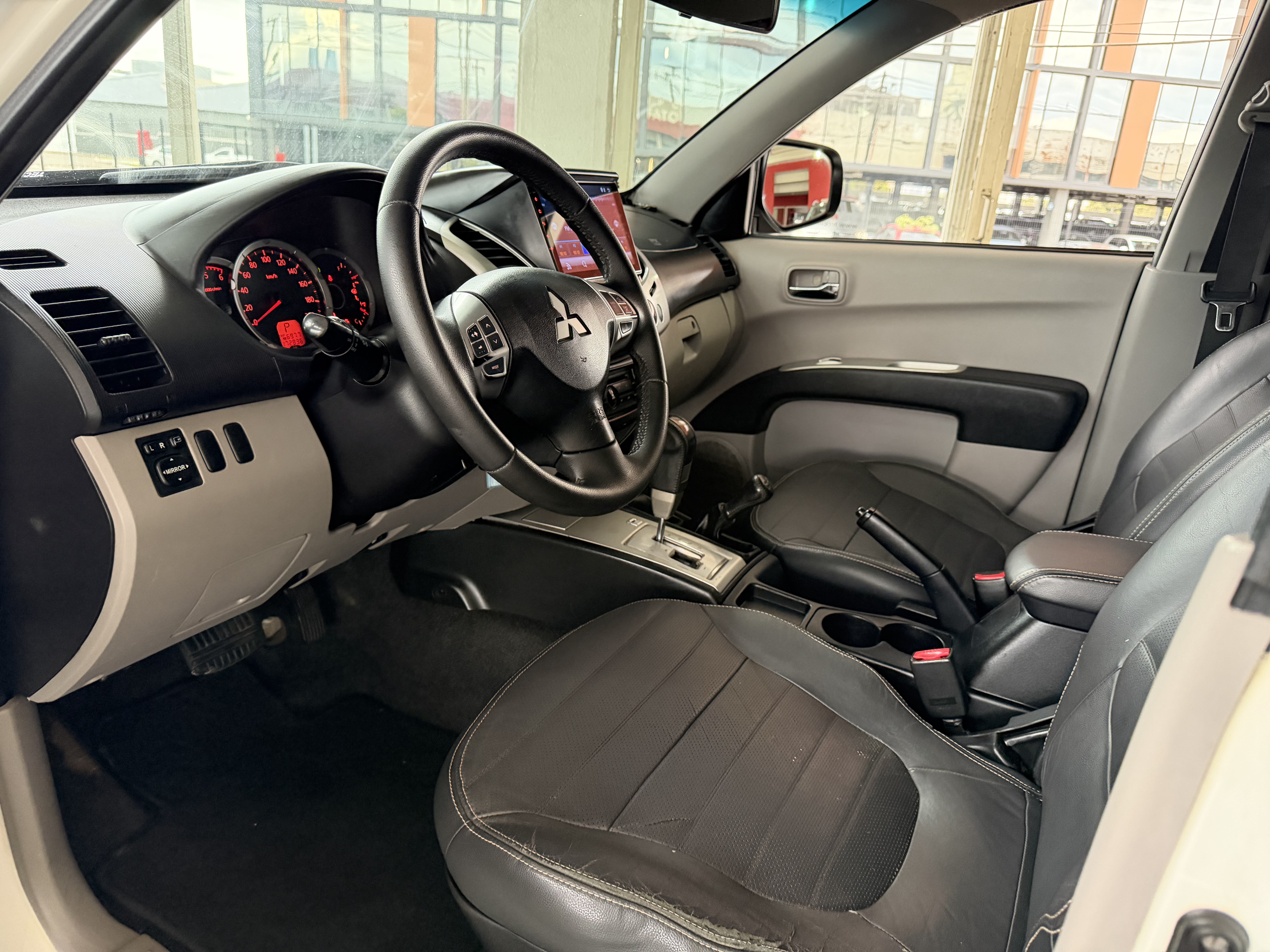 Mitsubishi L200 Triton 3.2 Did H Hpe 4wd (aut) - foto 17