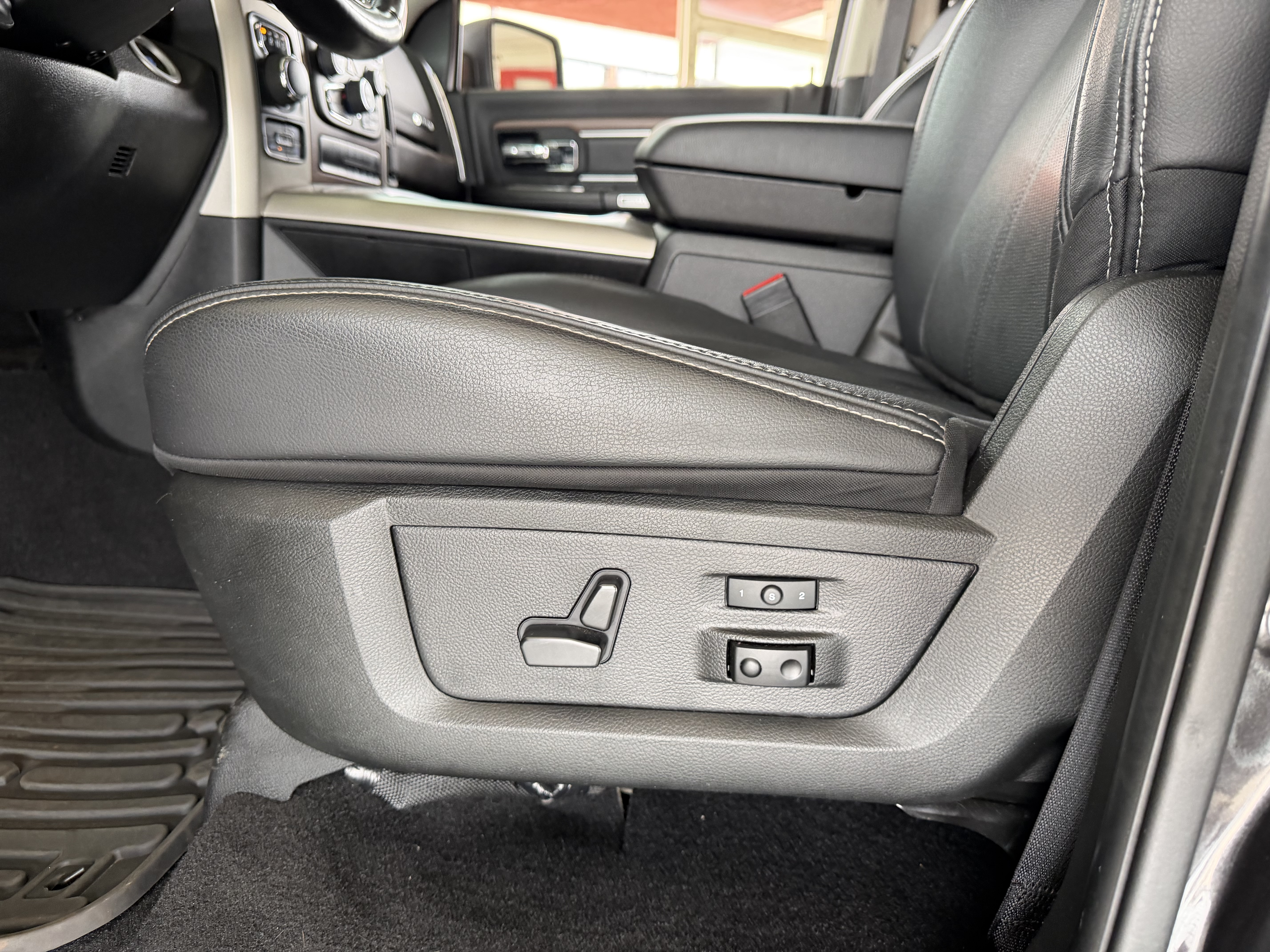 Ram Classic 5.7 V8 Laramie 4wd - foto 19