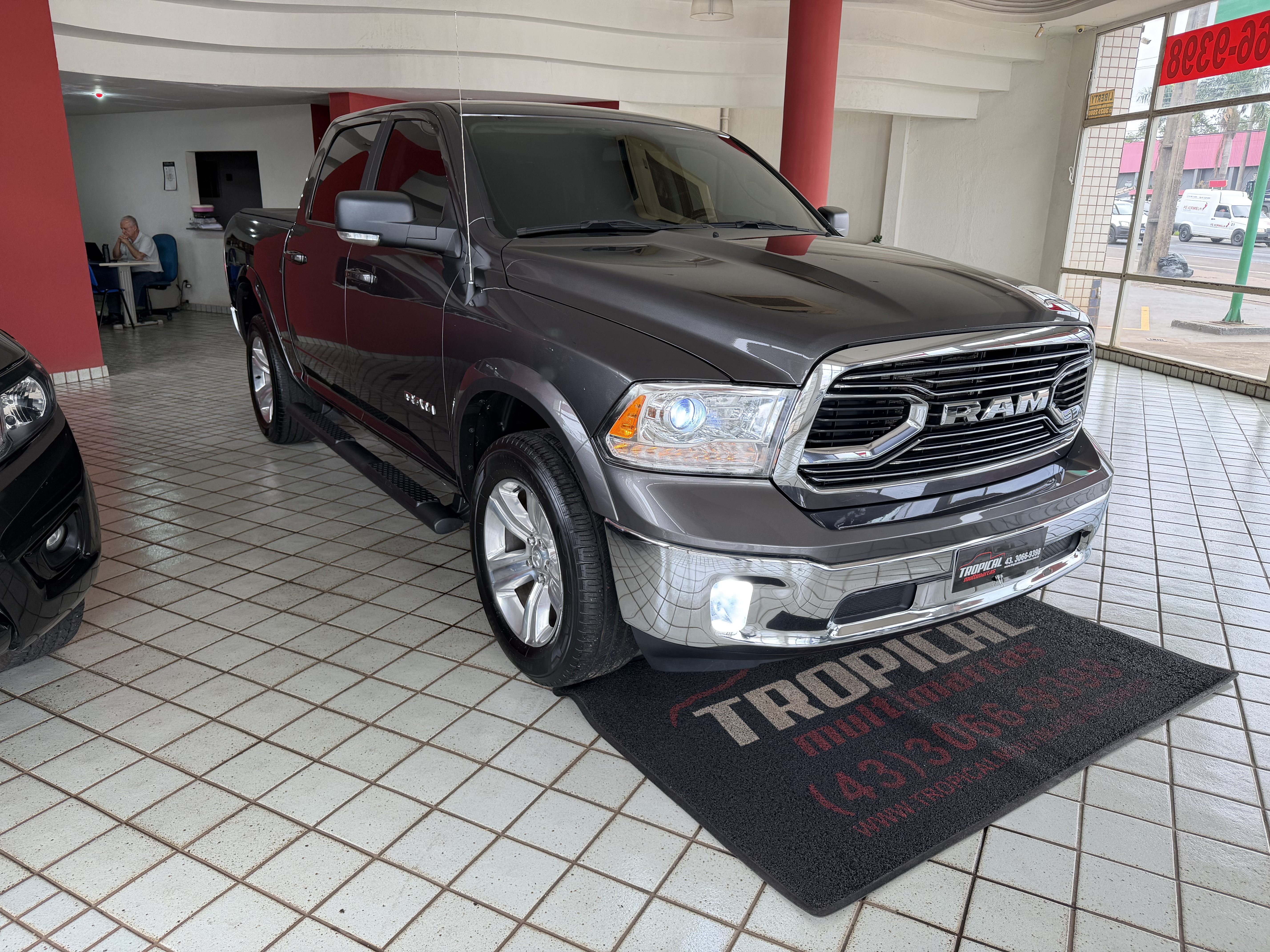 Ram Classic 5.7 V8 Laramie 4wd - foto 3