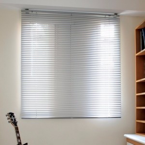 PERSIANA HORIZONTAL PLAST BRANCA 12X13MM - PRIMAFER