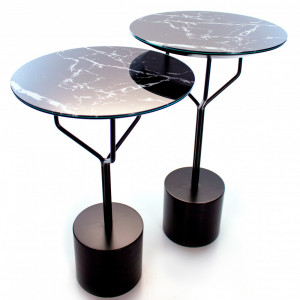 Mesa Lateral Alta Tampo Vidro Marmorizado Base Metal Preto com Haste em Metal - Msul Móveis - 