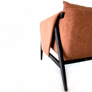 Poltrona Eva Caramelo Fosco Base Ebano - Jowanel Estofados - 