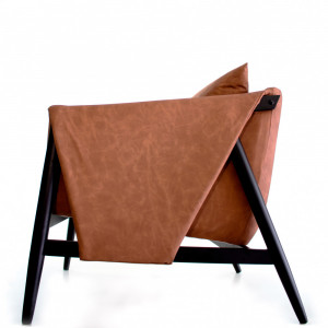 Poltrona Eva Caramelo Fosco Base Ebano - Jowanel Estofados - 