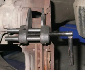 Ferramenta para retornar o êmbolo  da pinça de freio- DM 350 - 