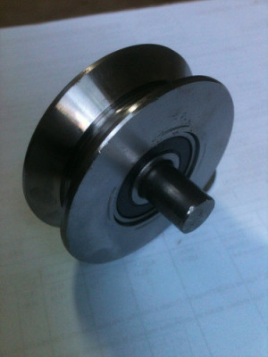 ROLDANA PORTAO 75MM V C/EIXO PINO