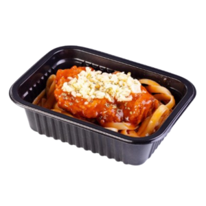 Parmegiana de frango com massa - Corada