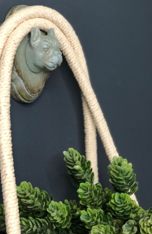 Cabide Metal Pitbull Base Madeira - Cabide Metal Pitbull Base Madeira 2